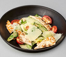 Салат Цезарь с курицей