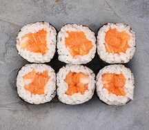 Ролл с лососем