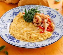 Вьетнамский омлет с креветками и кальмарами