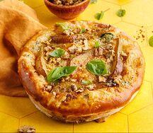 Хачапури с грушей и горгонзолой