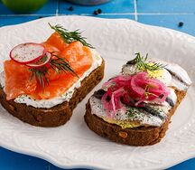 Сморреброд с лососем