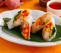 Фреш-ролл с овощами и арахисовым соусом