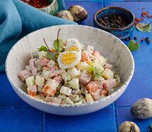 Оливье с колбасой