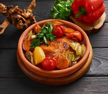 Семга, тушенная с овощами