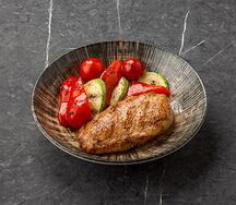 Куриная грудка с овощами