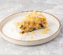 Миндальный торт с черносливом