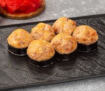 Горячий ролл с креветкой и сырным соусом