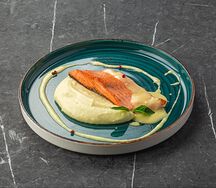 Форель с пюре и голландским соусом