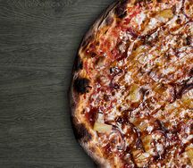 Пицца Свинина Барбекю с ананасами