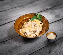 Паста с курицей и грибами