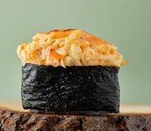 Запеченные суши с крабом