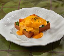 Яйцо бенедикт с лососем