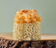 Запеченный ролл с крабом