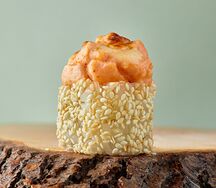 Запеченный ролл с креветкой