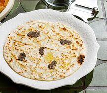 Лепешка с трюфелем бри