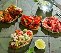 Брускетта с тунцом тоннато