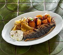 Филе скумбрии на гриле с золотистым беби-картофелем