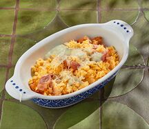 Скрэмбл с беконом и соусом дорблю