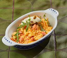 Скрэмбл с лососем и кремом из сыра рикотта