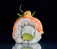 Ролл Филадельфия с креветкой и спайси-соусом