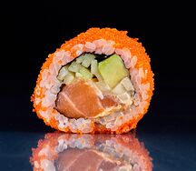 Ролл Калифорния с лососем