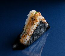 Онигири с угрем