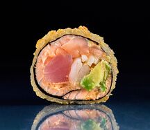 Темпура с креветкой, тунцом и лососем