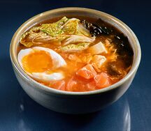 Суп Кимчи с креветками и кальмаром