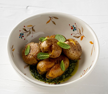 Мятый молодой картофель