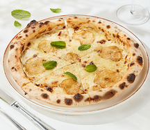 Пицца с грушей и горгонзолой