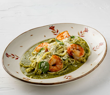 Тальятелле с песто, пармезаном и креветками