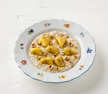 Овсяная каша с карамелизированным бананом и фундуком