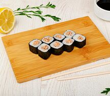 Хосомаки с лососем гриль