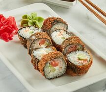 Горячий ролл с лососем