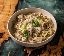 Фарфалле с курицей и грибами