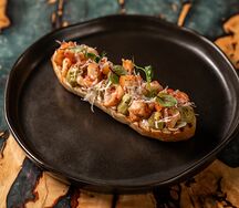 Тост с креветками и авокадо