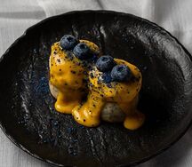 Сырники маковые с манговым курдом