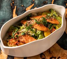 Тёплый салат с лососем