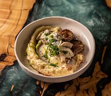 Медальоны с пюре и грибным соусом