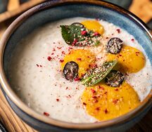 Рисовая каша с кокосовыми сливками и манговым курдом