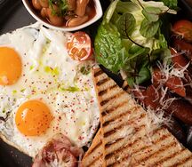 Здоровый американский завтрак