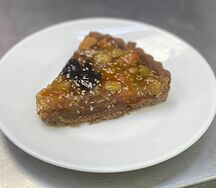 Тарт с сухофруктами и орешками