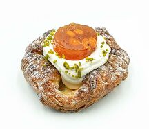 Слойка Датская с облепихой и маскарпоне