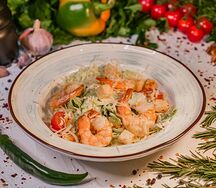 Салат Цезарь с креветками