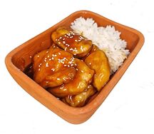 Пряный цыпленок в соусе с рисом