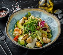 Салат с морепродуктами