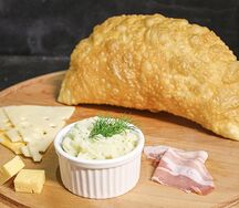 Чебурек с сыром, картошкой и беконом