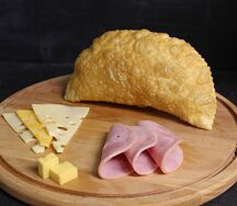 Чебурек с сыром и ветчиной
