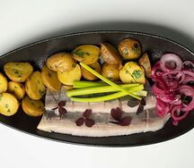 Сельдь с картофелем и лучком