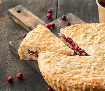Пирог с яблоком и клюквой